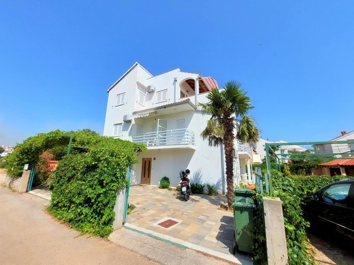 Apartments Neva & Neva Beach House Srima Exterior photo