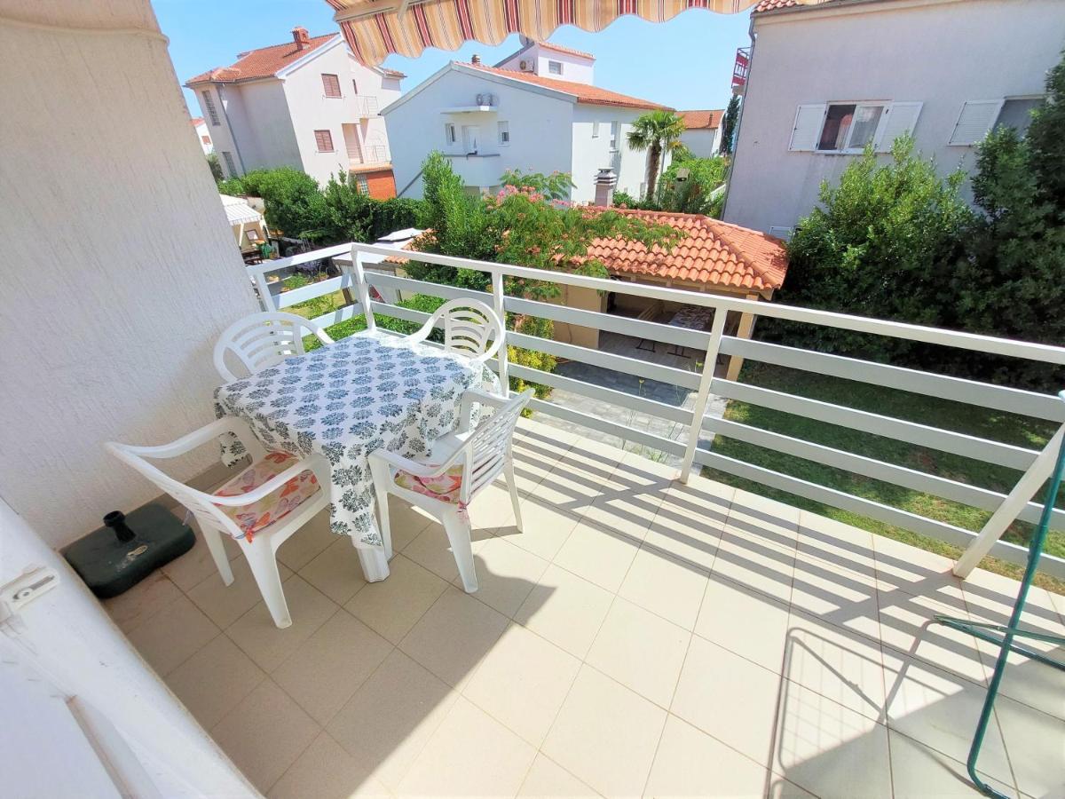 Apartments Neva & Neva Beach House Srima Exterior photo